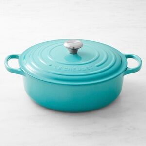 6 3/4 quart Le Creuset signature enamel cast iron Dutch oven
